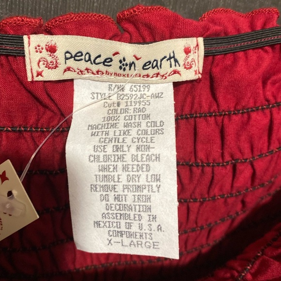 Red Peace On Earth off the shoulder top. Size XL. - Picture 3 of 4